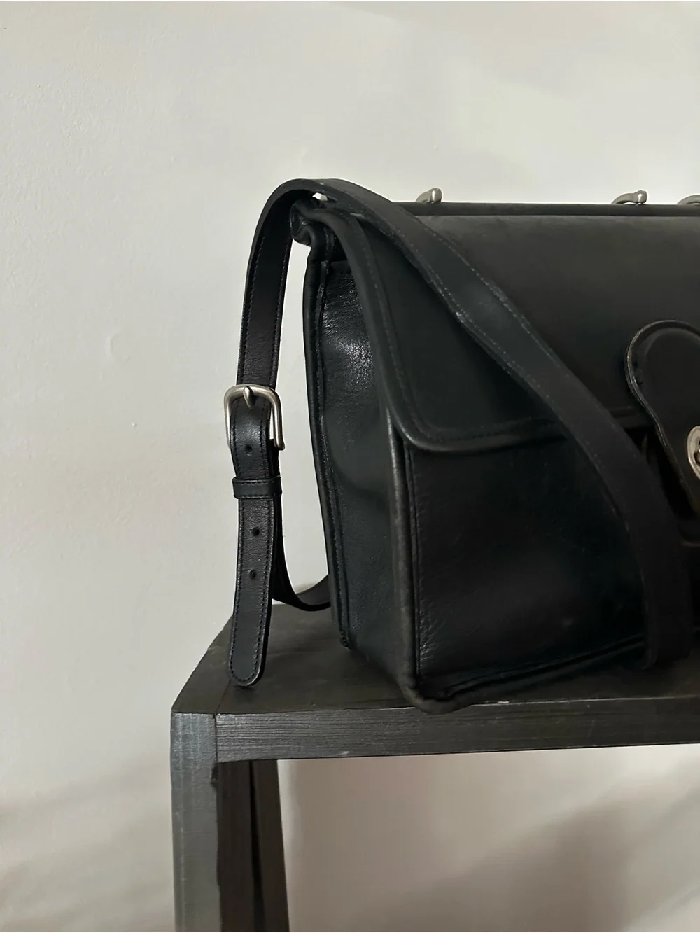Classic Black Leather Crossbody Satchel - Unbranded